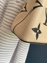 Lade das Bild in den Galerie-Viewer, LOUIS VUITTON NÉONOÉ CRAFTY