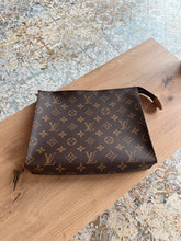 Lade das Bild in den Galerie-Viewer, LOUIS VUITTON TOILETTE 26