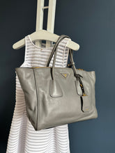 Lade das Bild in den Galerie-Viewer, PRADA BAG