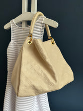 Lade das Bild in den Galerie-Viewer, LOUIS VUITTON ARTSY MM EMPREINTE