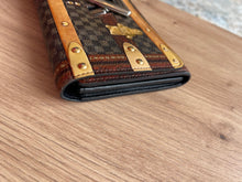 Lade das Bild in den Galerie-Viewer, LOUIS VUITTON TWIST GELDBÖRSE