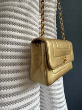 Lade das Bild in den Galerie-Viewer, CHANEL VINTAGE FLAP BAG