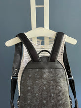 Lade das Bild in den Galerie-Viewer, MCM STARK MEDIUM RUCKSACK