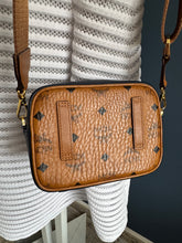 Lade das Bild in den Galerie-Viewer, MCM CROSSBODY BAG