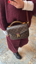 Lade das Bild in den Galerie-Viewer, LOUIS VUITTON MÉTIS MIT GEFLOCHTENEN GRIFF