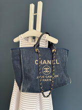 Lade das Bild in den Galerie-Viewer, CHANEL DEAUVILLE