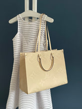 Lade das Bild in den Galerie-Viewer, LOUIS VUITTON ONTHEGO GM EMPREINTE