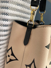 Lade das Bild in den Galerie-Viewer, LOUIS VUITTON NÉONOÉ CRAFTY