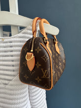 Lade das Bild in den Galerie-Viewer, LOUIS VUITTON SPEEDY 20