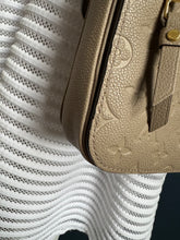 Lade das Bild in den Galerie-Viewer, LOUIS VUITTON MÉTIS EMPREINTE