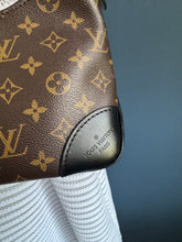 Lade das Bild in den Galerie-Viewer, LOUIS VUITTON BOULOGNE PM