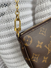 Lade das Bild in den Galerie-Viewer, LOUIS VUITTON MINI POCHETTE