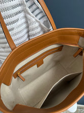 Lade das Bild in den Galerie-Viewer, MCM TONI SHOPPER
