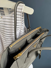 Lade das Bild in den Galerie-Viewer, PRADA BAG