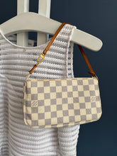Lade das Bild in den Galerie-Viewer, LOUIS VUITTON POCHETTE ACCESSOIRES
