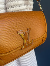 Lade das Bild in den Galerie-Viewer, LOUIS VUITTON BUCI