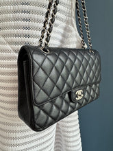 Lade das Bild in den Galerie-Viewer, CHANEL DOUBLE FLAP MEDIUM