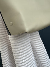 Lade das Bild in den Galerie-Viewer, CHLOÉ BAYLEE