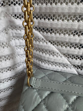 Lade das Bild in den Galerie-Viewer, CHANEL 2.55 GÜRTELTASCHE