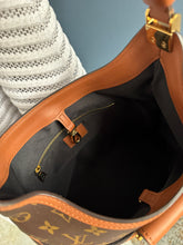 Lade das Bild in den Galerie-Viewer, LOUIS VUITTON DAUPHINE HOBO