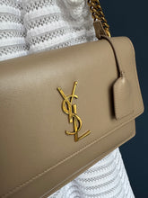 Lade das Bild in den Galerie-Viewer, YSL SUNSET