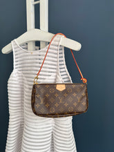 Lade das Bild in den Galerie-Viewer, LOUIS VUITTON POCHETTE