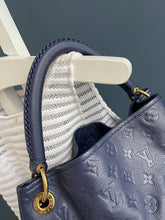Lade das Bild in den Galerie-Viewer, LOUIS VUITTON ARTSY CELEST EMPREINTE
