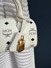 Lade das Bild in den Galerie-Viewer, MCM MINI BOSTON