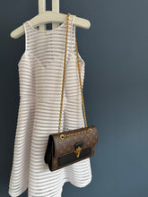 Lade das Bild in den Galerie-Viewer, LOUIS VUITTON VICTOIRE