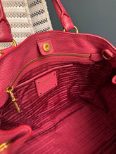 Lade das Bild in den Galerie-Viewer, PRADA VITELLO DAINO