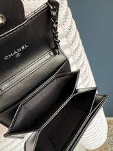 Lade das Bild in den Galerie-Viewer, CHANEL MINI WOC