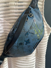 Lade das Bild in den Galerie-Viewer, LOUIS VUITTON AQUA GARDEN BUMBAG