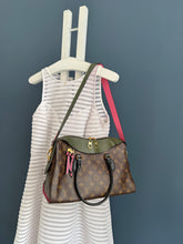 Lade das Bild in den Galerie-Viewer, LOUIS VUITTON TUILERIES