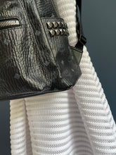 Lade das Bild in den Galerie-Viewer, MCM STARK MEDIUM RUCKSACK