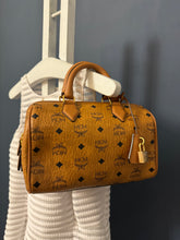 Lade das Bild in den Galerie-Viewer, MCM BOSTON BAG
