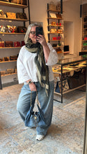 Lade das Bild in den Galerie-Viewer, CHANEL 25 SMALL