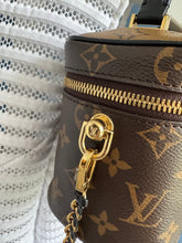 Lade das Bild in den Galerie-Viewer, LOUIS VUITTON VANITY
