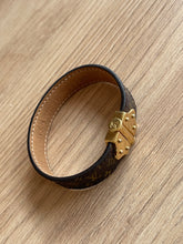 Lade das Bild in den Galerie-Viewer, LOUIS VUITTON NANO MONOGRAM ARMBAND