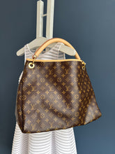 Lade das Bild in den Galerie-Viewer, LOUIS VUITTON ARTSY MM