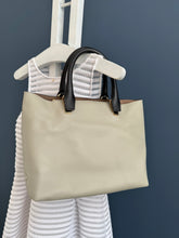 Lade das Bild in den Galerie-Viewer, CHLOÉ BAYLEE