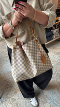 Lade das Bild in den Galerie-Viewer, LOUIS VUITTON GRACEFUL MM