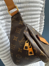 Lade das Bild in den Galerie-Viewer, LOUIS VUITTON BUMBAG