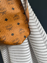 Lade das Bild in den Galerie-Viewer, MCM DIAMOND RUCKSACK