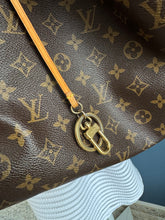 Lade das Bild in den Galerie-Viewer, LOUIS VUITTON ARTSY GM