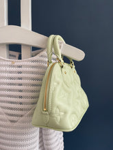 Lade das Bild in den Galerie-Viewer, LOUIS VUITTON ALMA BB  BUBBLEGRAM