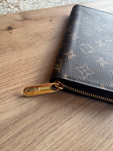 Lade das Bild in den Galerie-Viewer, LOUIS VUITTON ZIPPY