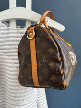 Lade das Bild in den Galerie-Viewer, LOUIS VUITTON WORLD TOUR SPEEDY 30