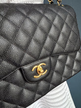 Lade das Bild in den Galerie-Viewer, CHANEL DOUBLE FLAP JUMBO