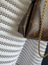 Lade das Bild in den Galerie-Viewer, LOUIS VUITTON PALLAS CLUTCH