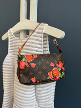 Lade das Bild in den Galerie-Viewer, LOUIS VUITTON POCHETTE ACCESSOIRES